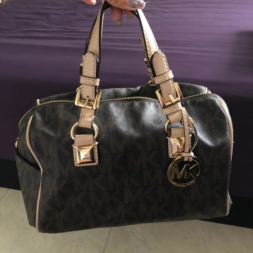 Micheal Kors purse
